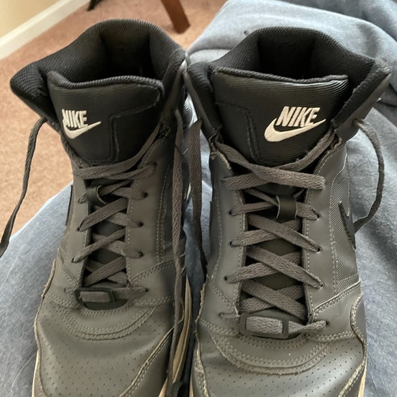 Nike basketball shoes sz 10.5 - Picture 2 of 3